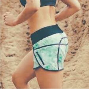 Lululemon Tracker Short II Turquoise Tie Dye Athletic Shorts